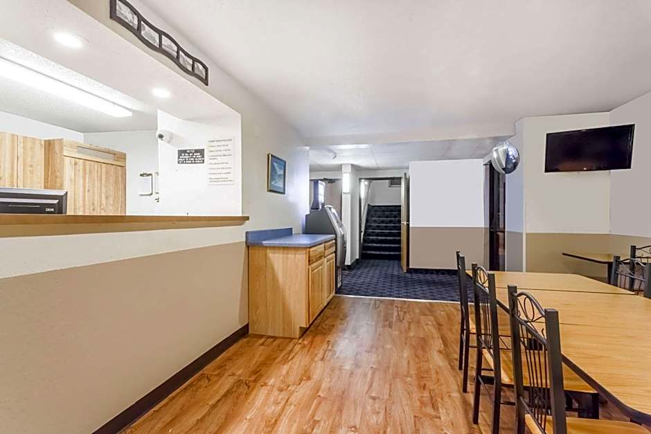 Super 8 by Wyndham Sidney NY