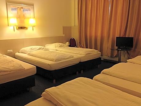 Quintuple Room (5 Adults)