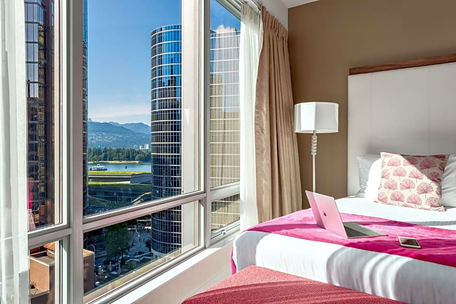 Auberge Vancouver Hotel