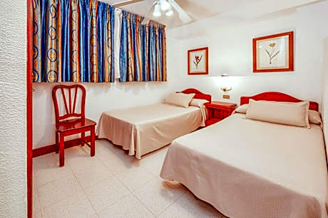 Two-Bedroom Classic Apartment with Ocean View