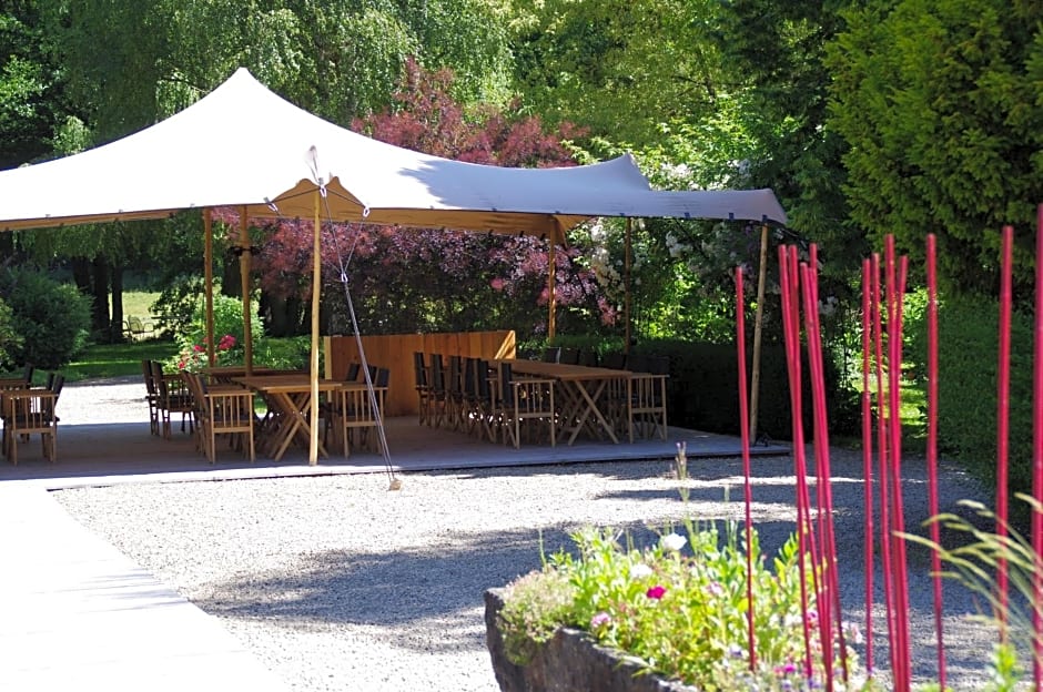 Logis Hostellerie De La Claire Fontaine