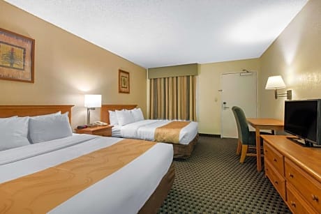 Queen Room with Two Queen Beds and Courtyard View - Non-Smoking