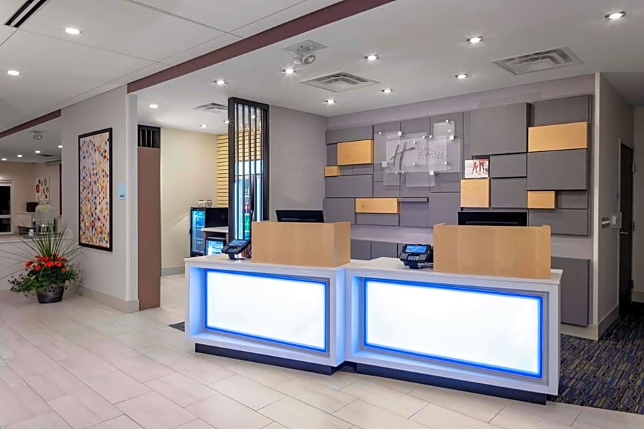 Holiday Inn Express And Suites Madison By IHG