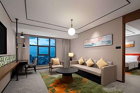 Deluxe King Suite