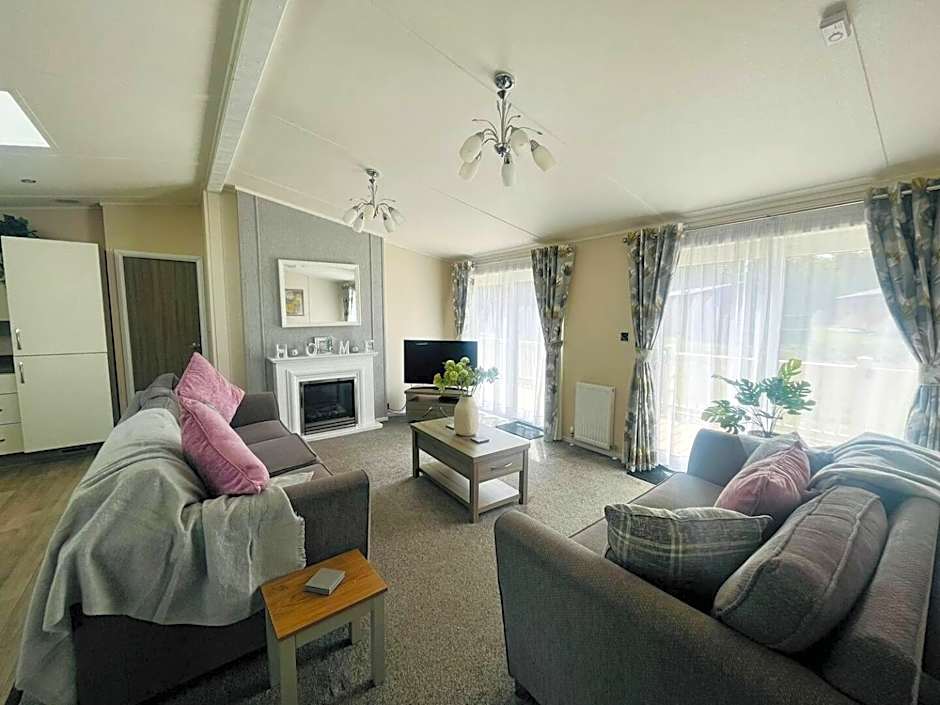 Waterside Retreat With Hot Tub