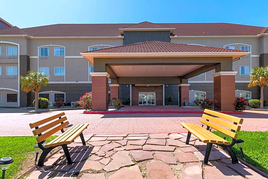 La Quinta Inn & Suites by Wyndham Deer Park