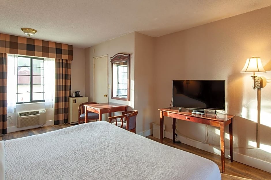 Studio City Court Yard Hotel