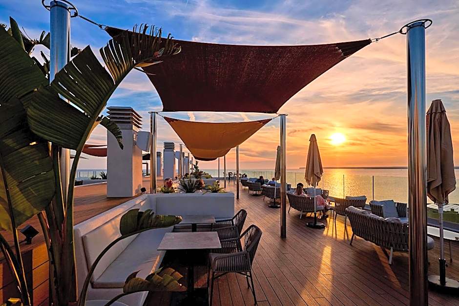 Universal Hotel Romantica