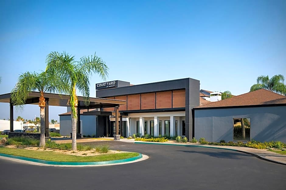 Courtyard by Marriott Fresno