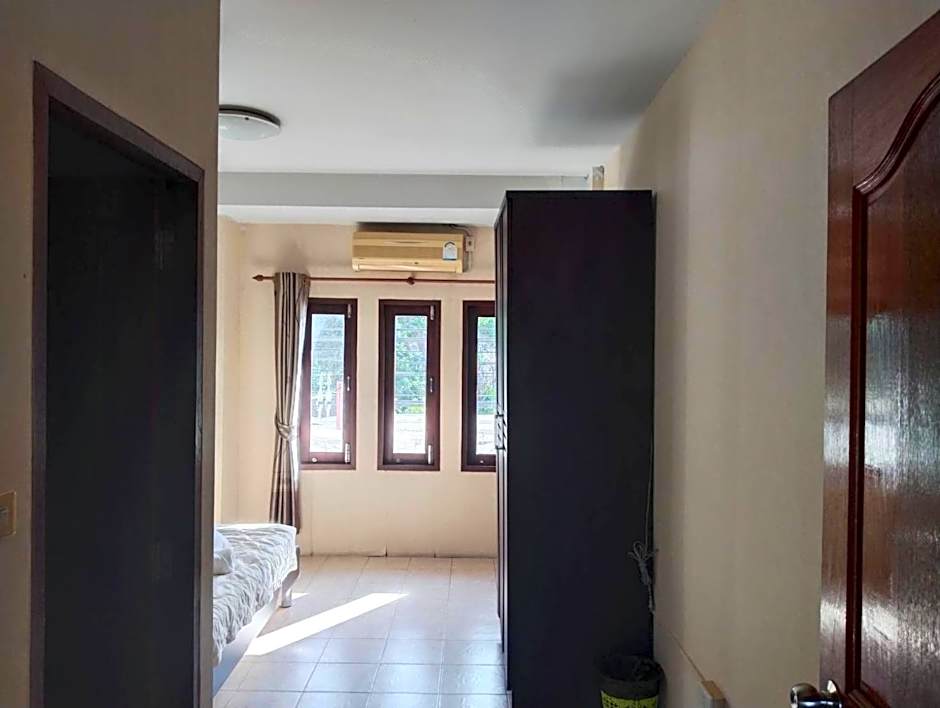 Fueangfu Home Hostel