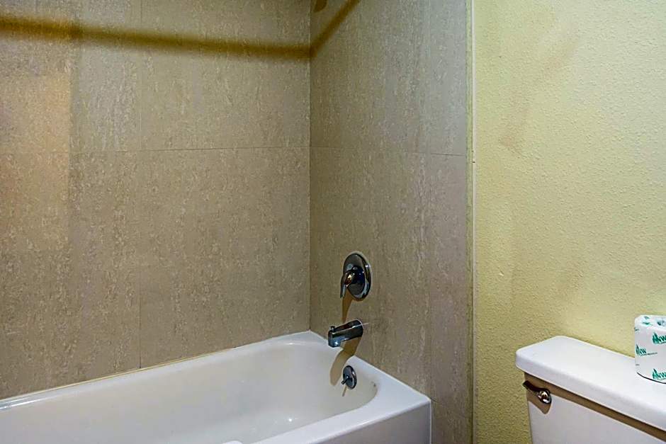 Super 8 by Wyndham Vancouver East