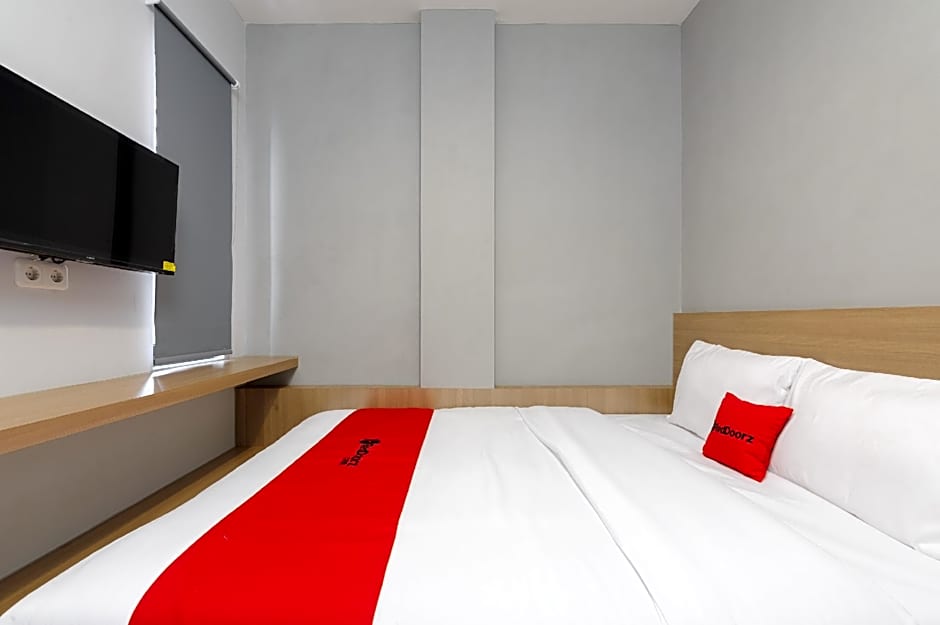 RedDoorz Plus @ Kedaton Lampung