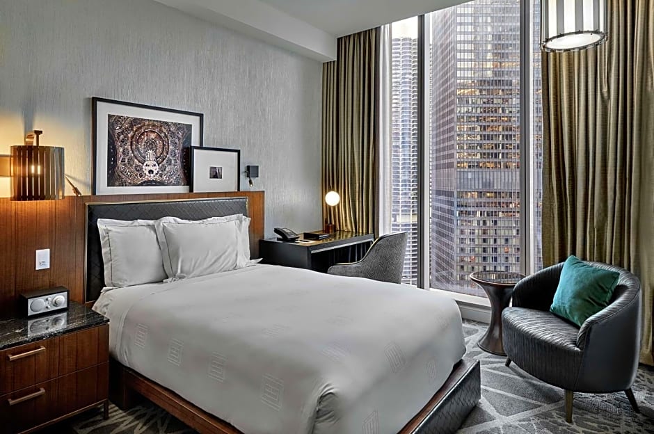 LondonHouse Chicago, Curio Collection by Hilton