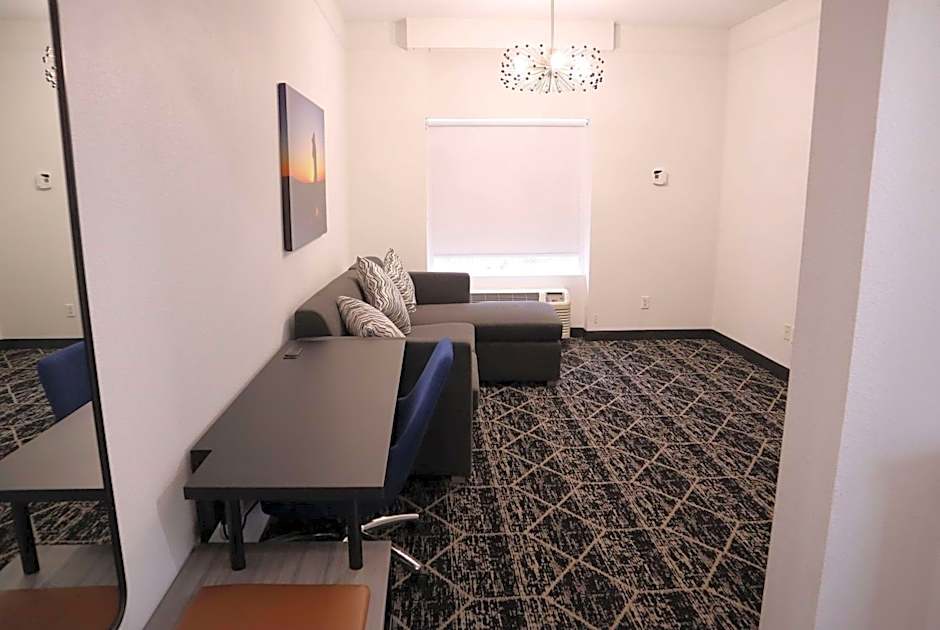 La Quinta Inn & Suites by Wyndham Houston Bush Iah South