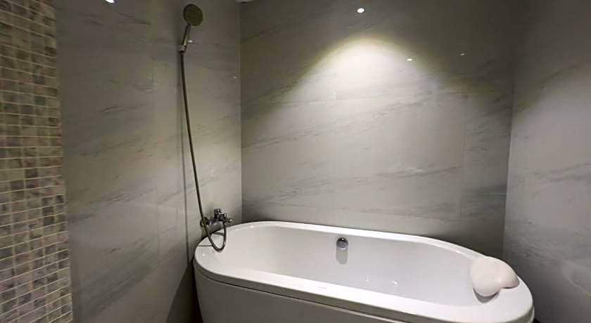 Sasha House – Bangkok, NY