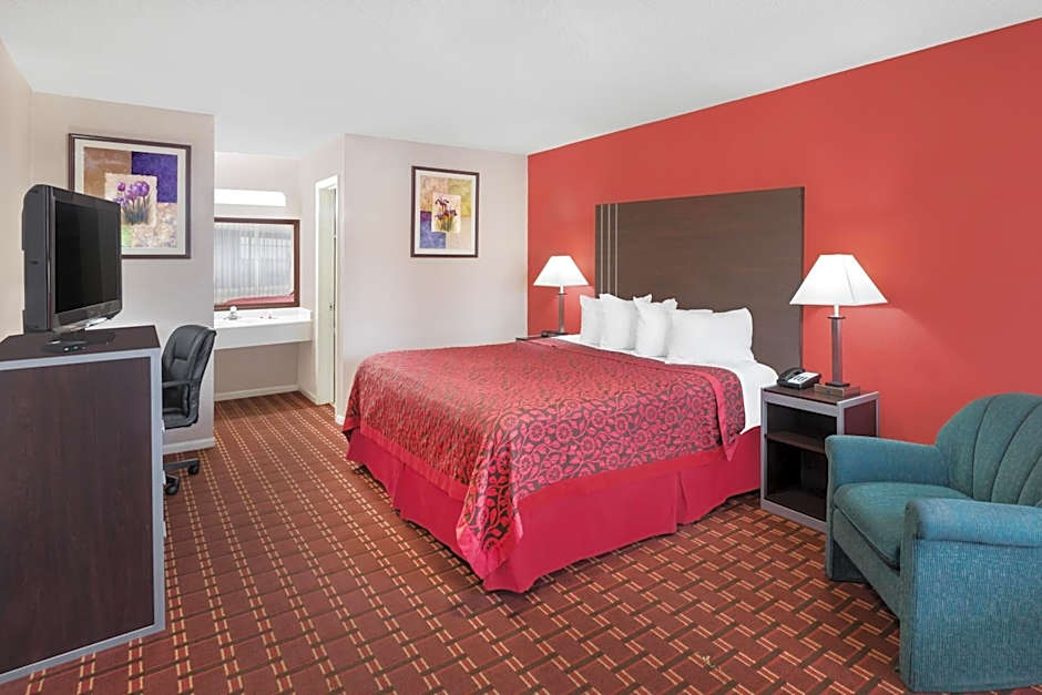 Days Inn by Wyndham College Station University Drive