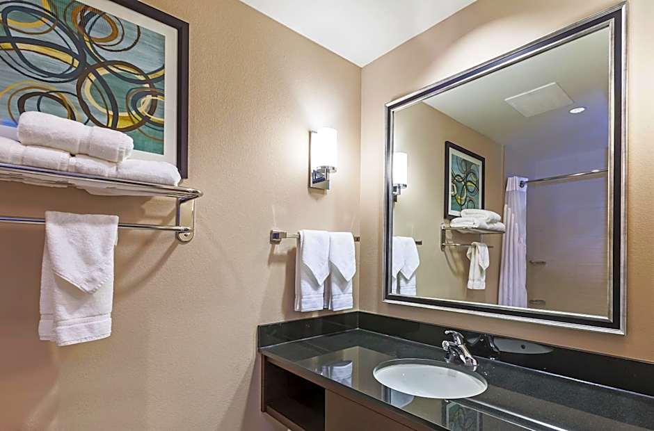 Clarion Hotel The Colony - Plano West