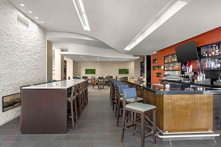 Embassy Suites By Hilton Elizabeth-Newark Airport