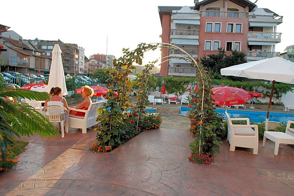 Alba Family Club Hotel