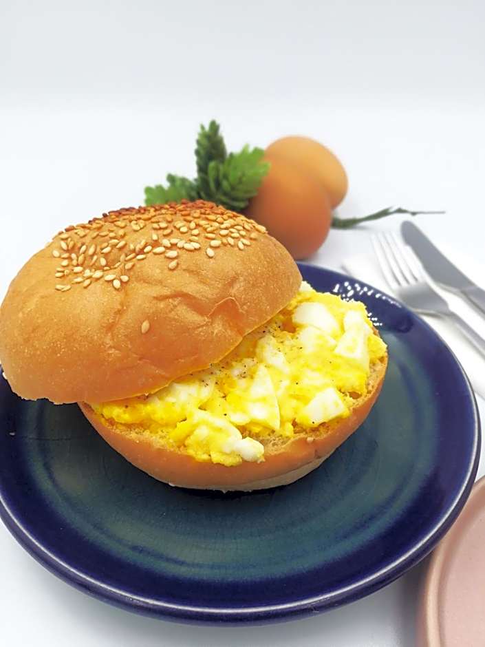 Goodfellas Thong lo Hostel #Check in time needed#