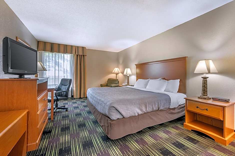 Quality Inn & Suites Near Amish Country