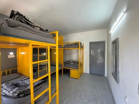 6 Bed Mix Dormitory