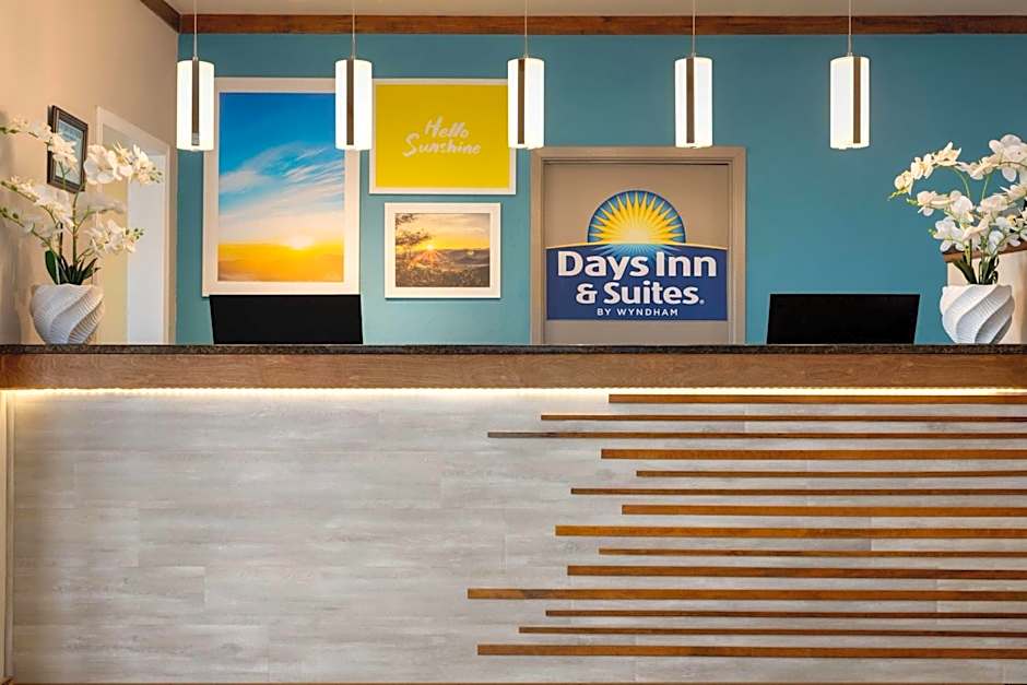 Days Inn by Wyndham Suites Fredericksburg