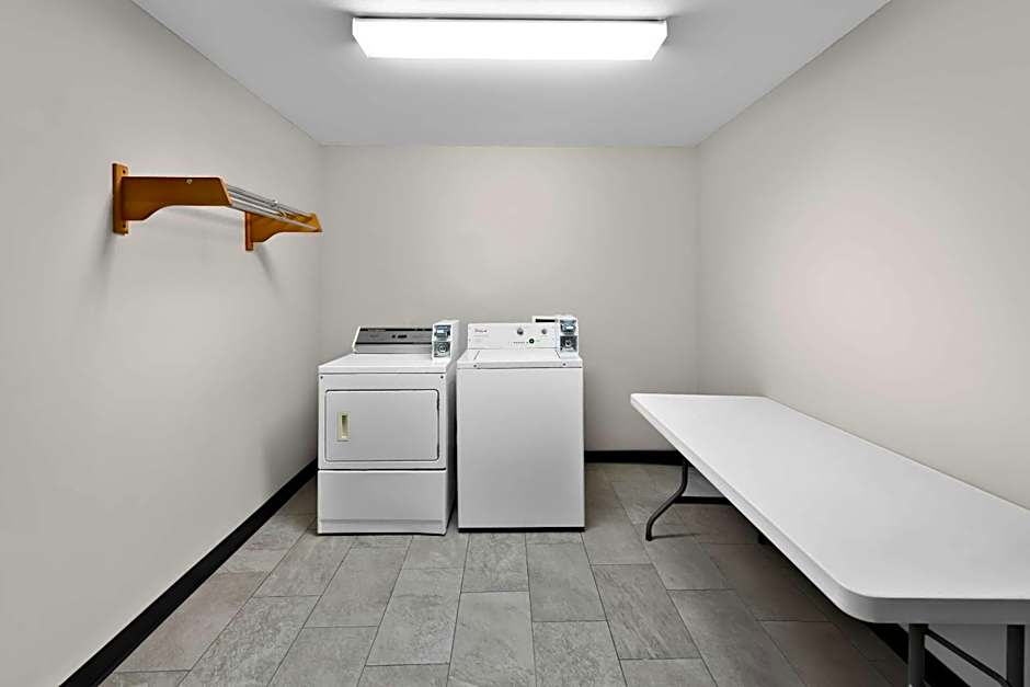 Country Inn & Suites by Radisson, Topeka West, KS