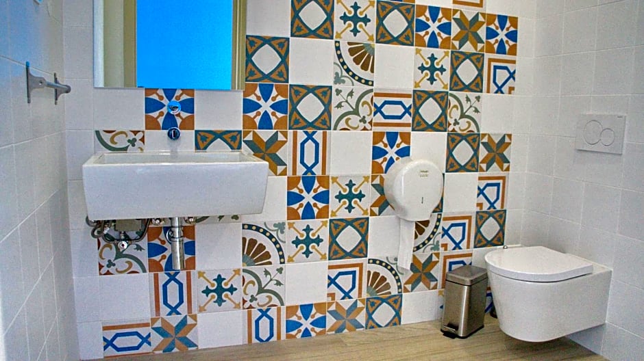 Topcity Hostel & Suites