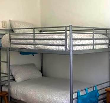 Men Only Hostel - Free - Wi-Fi - Parking - Long Term Welcome