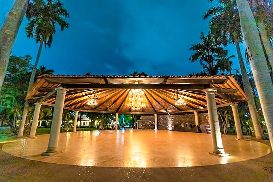 InHouse Select Hacienda Tres Rios