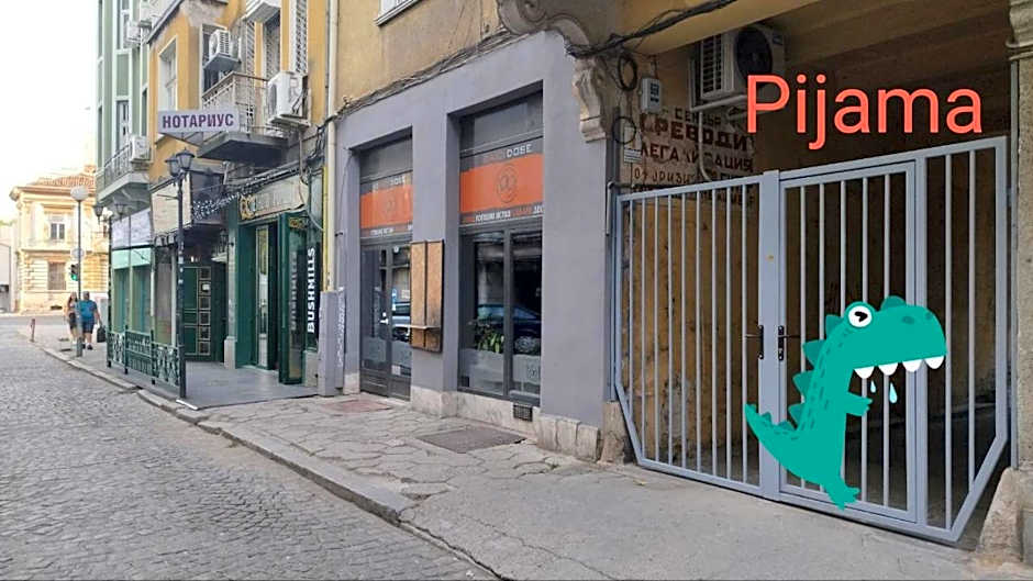 PIJAMA HOUSE - Bike & Bed