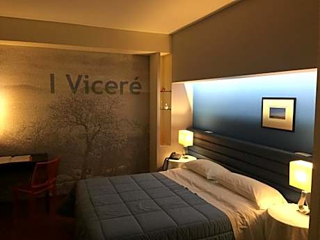 Standard Quadruple Room, Private Bathroom(1 King Bed and 2 Twin Beds)