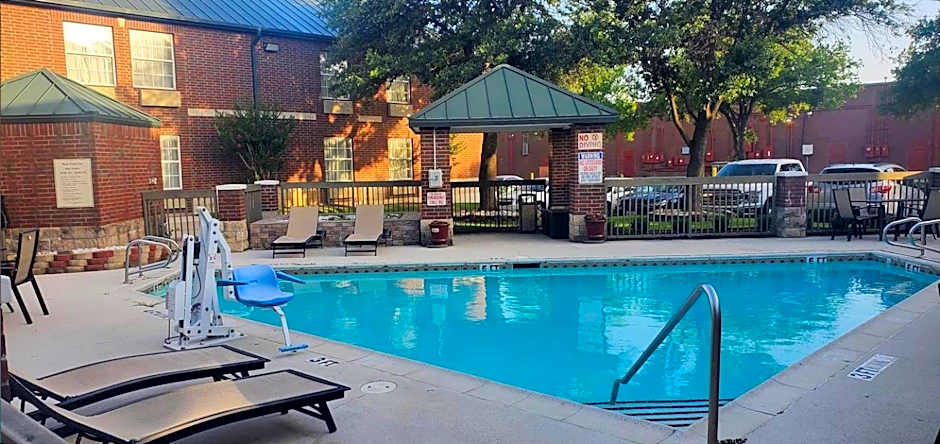 Clarion Pointe Addison - Dallas North