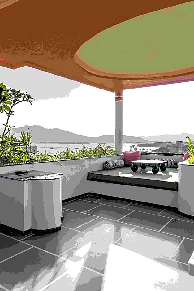 The Red Pier - My Downtown Hotels