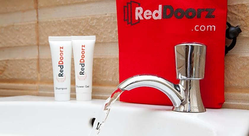 RedDoorz Plus near Pasundan University