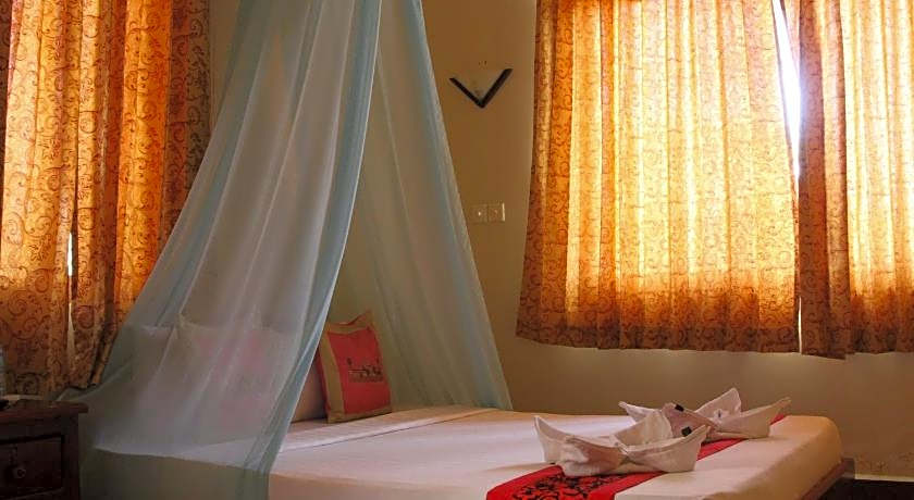 Golden Noura Villa-Pub & Restaurant