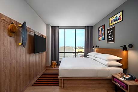 Queen Room with City View