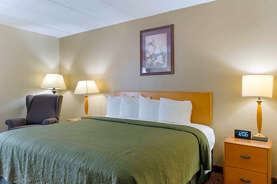 All Seasons Inn & Suites