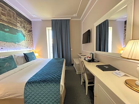 Standard Double or Twin Room with Corner Sea View