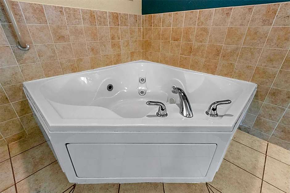 AmericInn by Wyndham Green Bay East