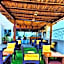 12 Bees Hotel