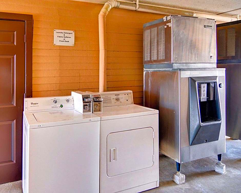 Super 8 by Wyndham Decatur Texas