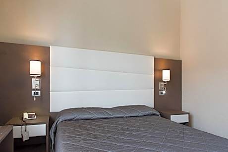 Standard Double or Twin Room (2 Twin Beds)
