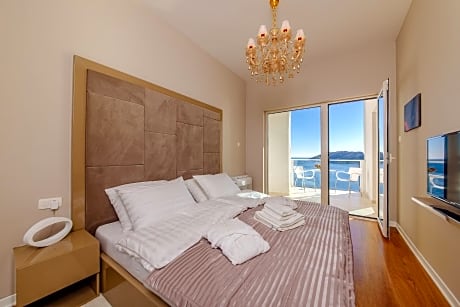 One-Bedroom Apartment with Terrace and Sea View