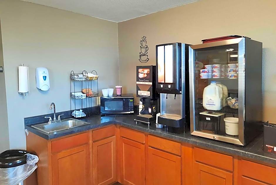 Super 8 by Wyndham Watertown