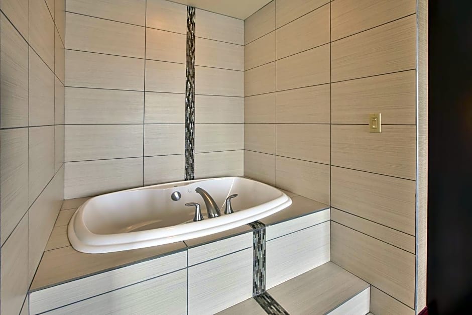 Holiday Inn Express & Suites Geneva Finger Lakes By IHG