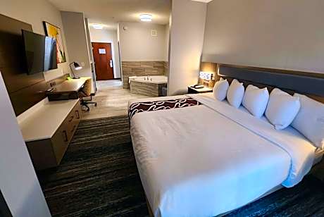 1 King Bed Deluxe Room Non-Smoking