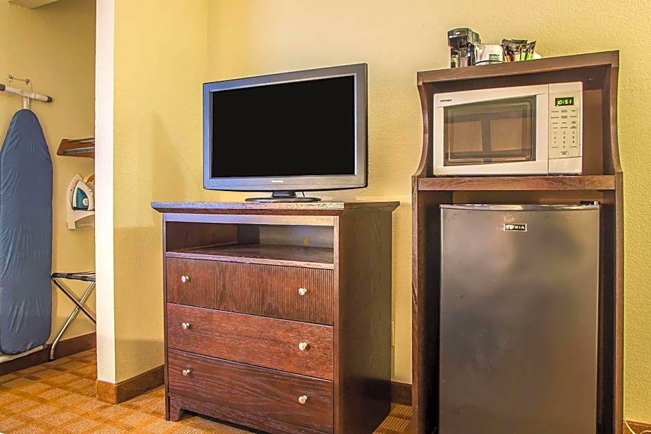 Quality Inn & Suites Marinette