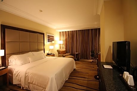 Specialty Room, Guest room, 1 King, City view, Corner room